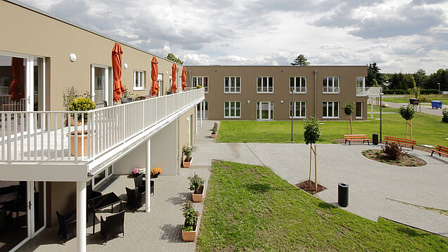 Seniorenzentrum am Röthsee - Außenblick Balkone und Eingangsbereich von Oben
